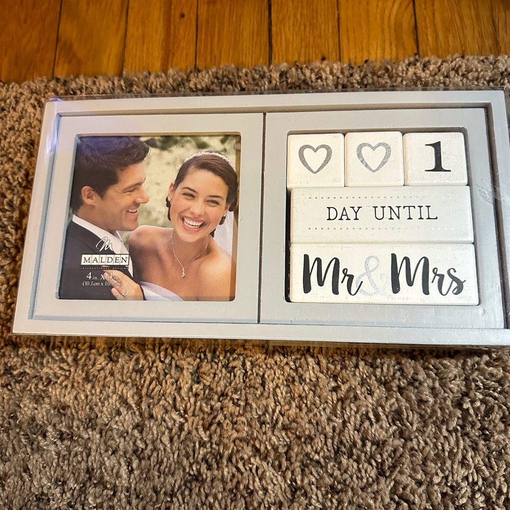 Mr and Mrs count down blocks